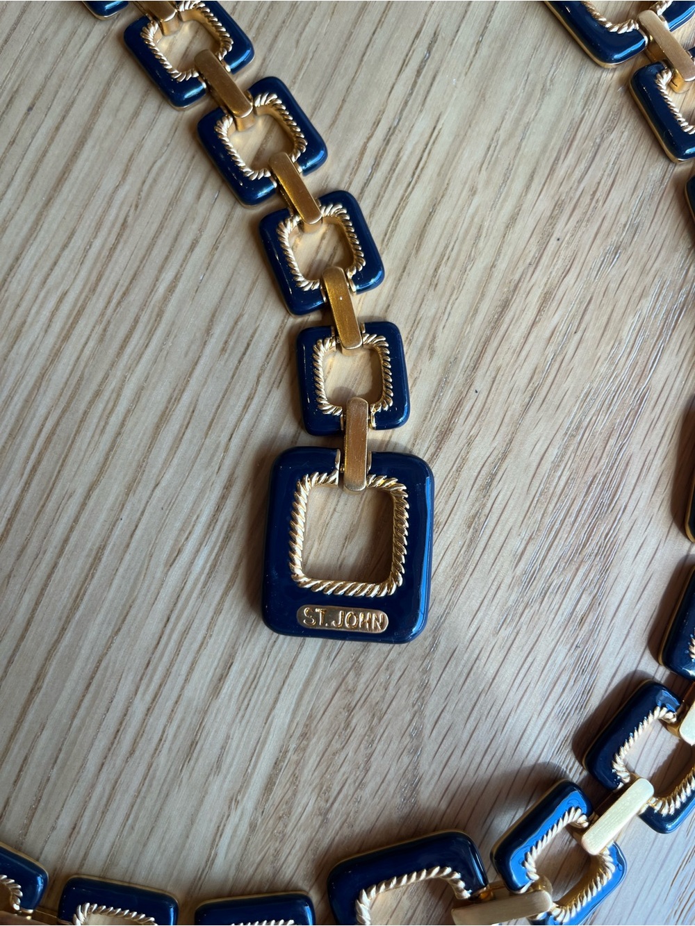 Vintage 90’s St. John navy and gold enamel chain belt - Picture 2 of 3